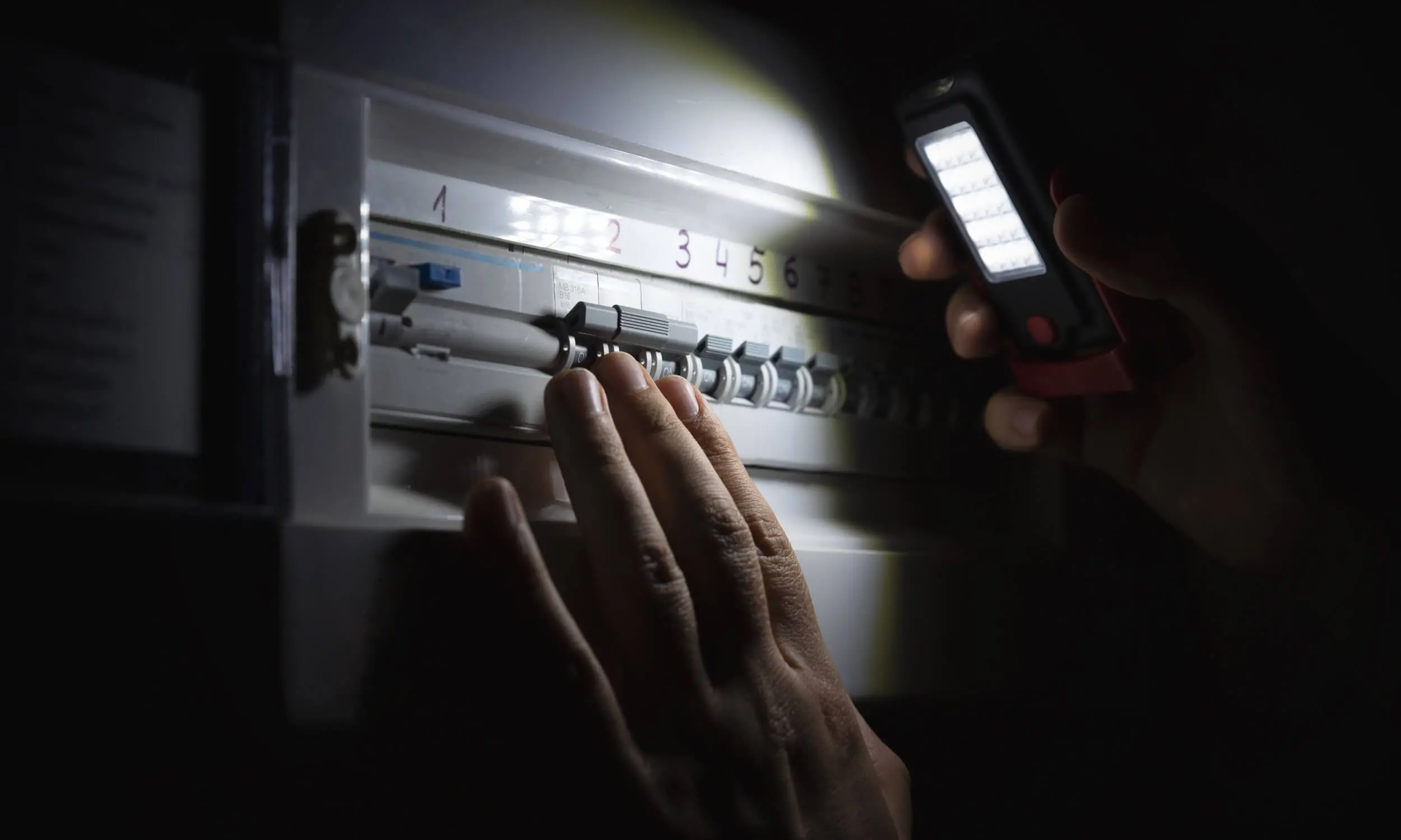 Apagón eléctrico, qué es, causas y cómo actuar