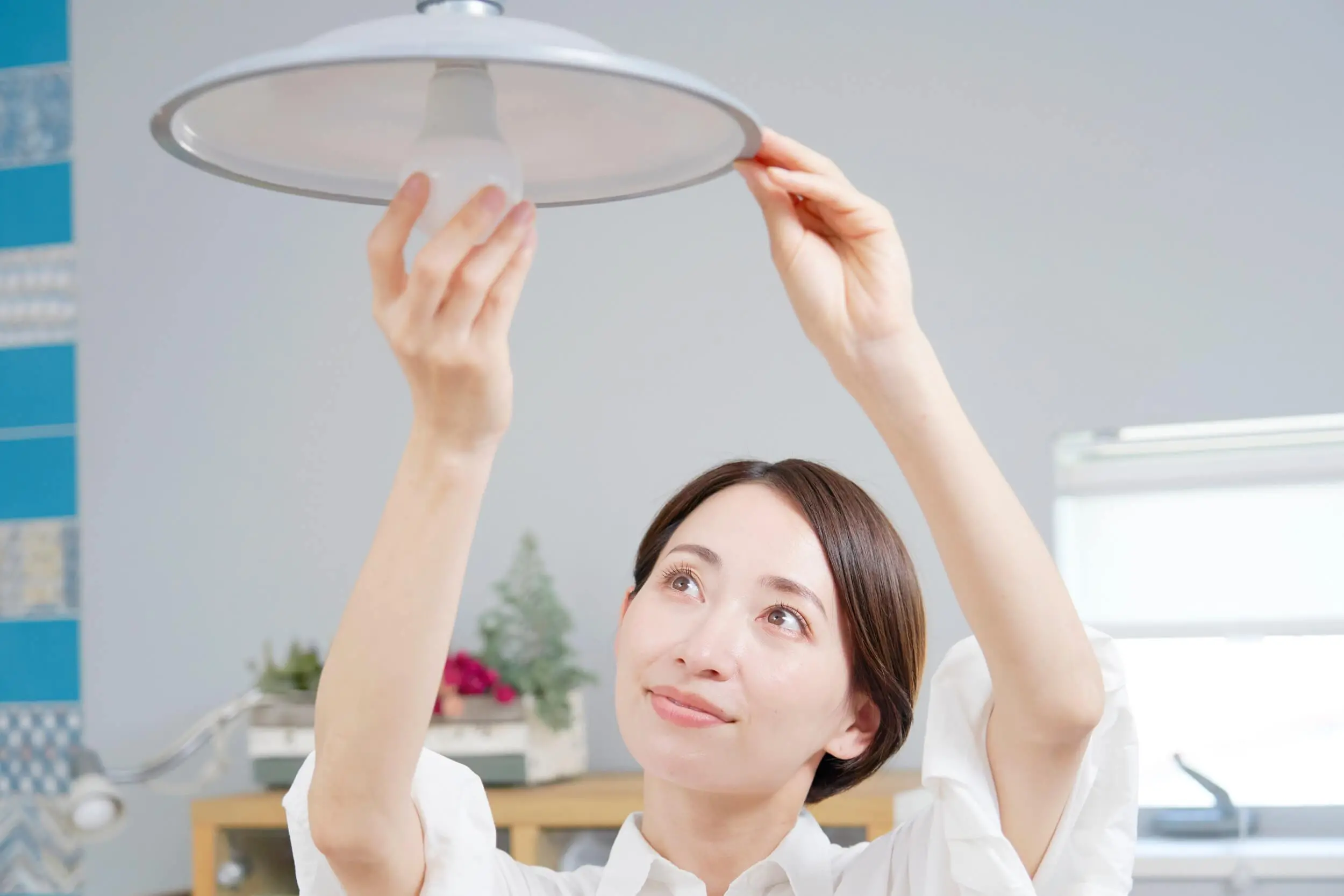 Cómo ahorrar hasta un 30% en luz con hábitos sencillos