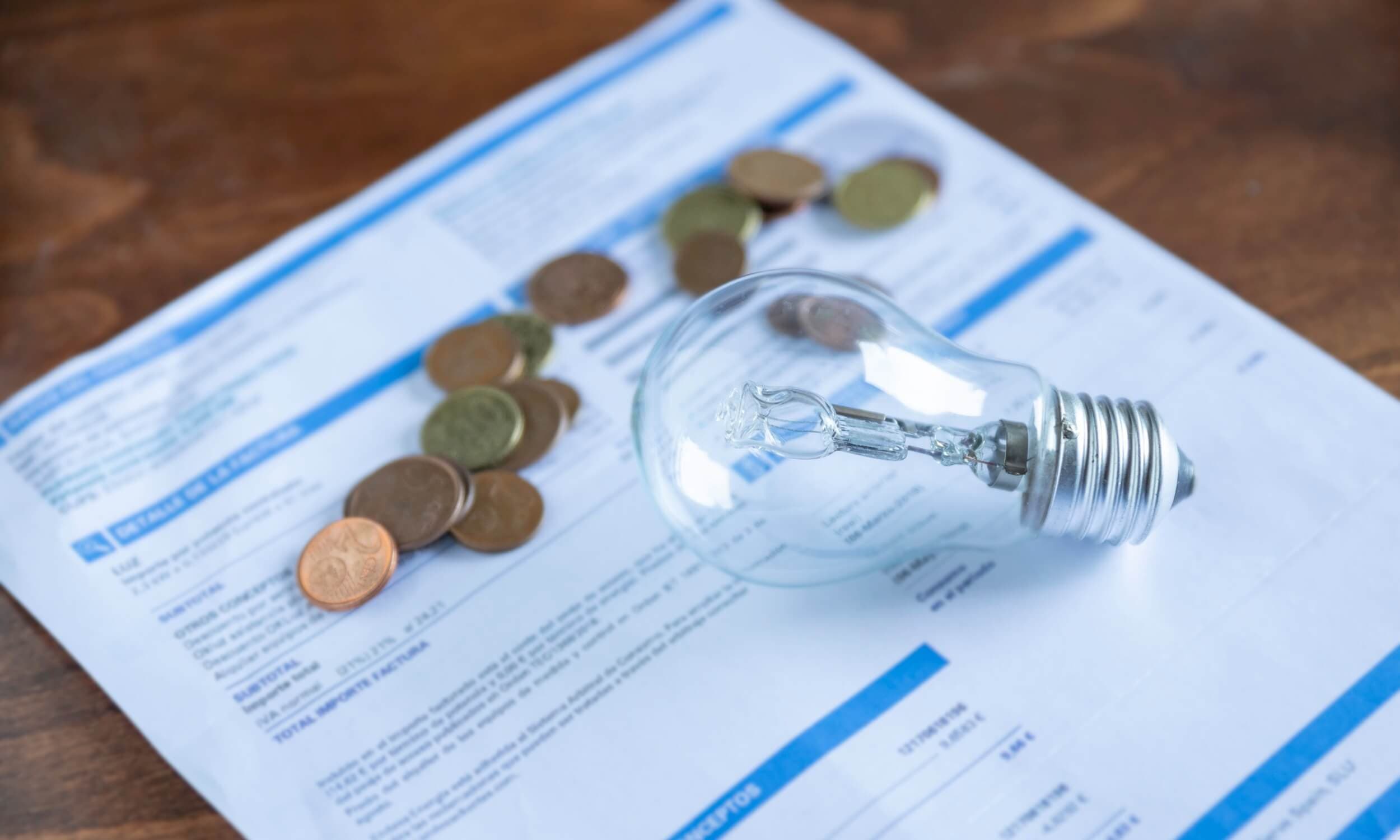 como cambiar de titular la luz