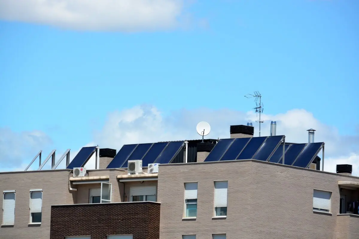 ¿Cuántas placas solares son necesarias para una vivienda?