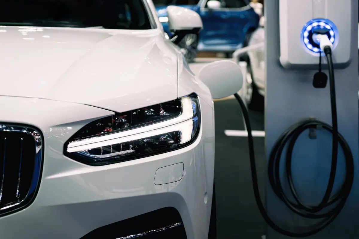 Las ventas de coches eléctricos se duplicaron en 2021