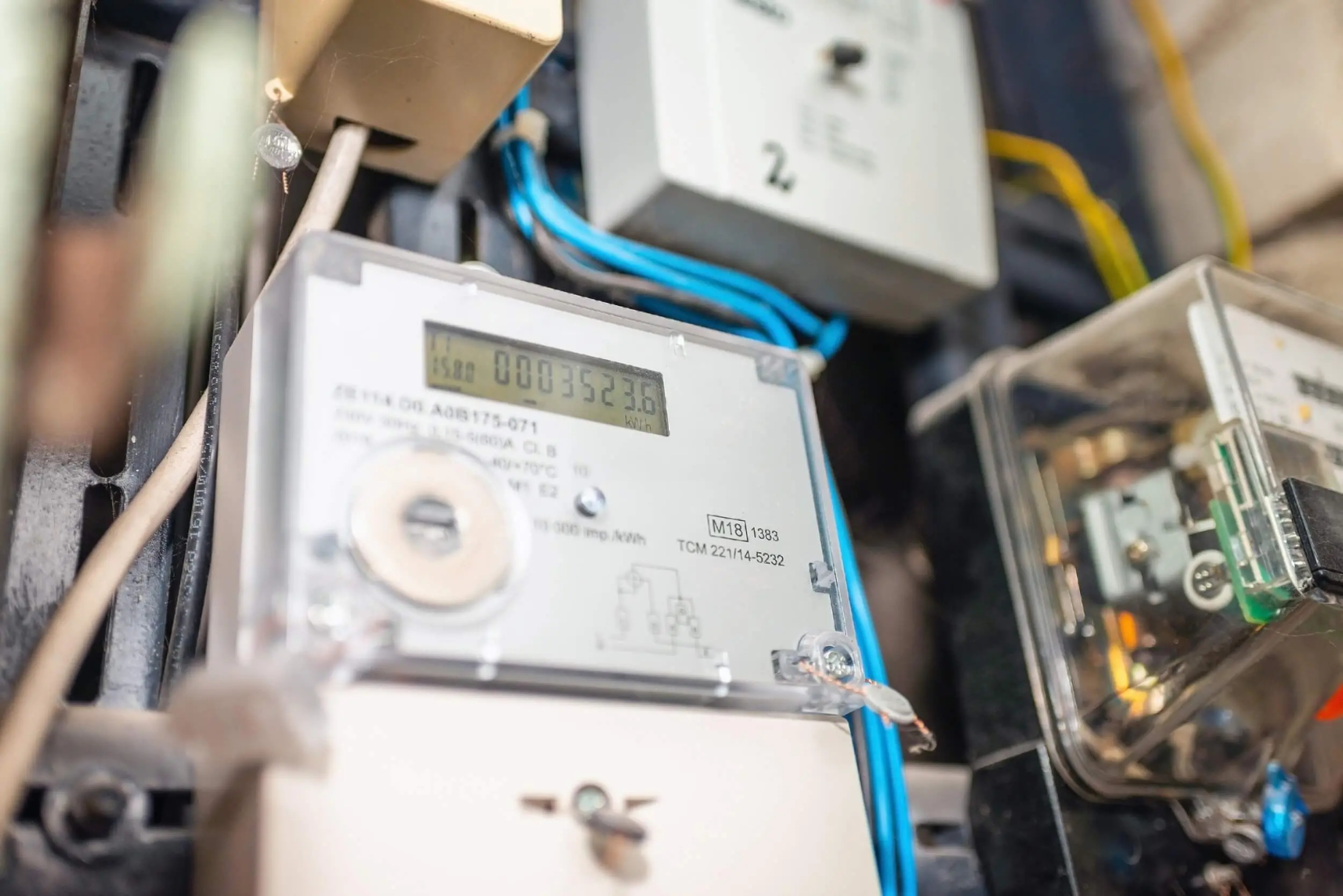 ventajas de controlar el consumo electrico en casa